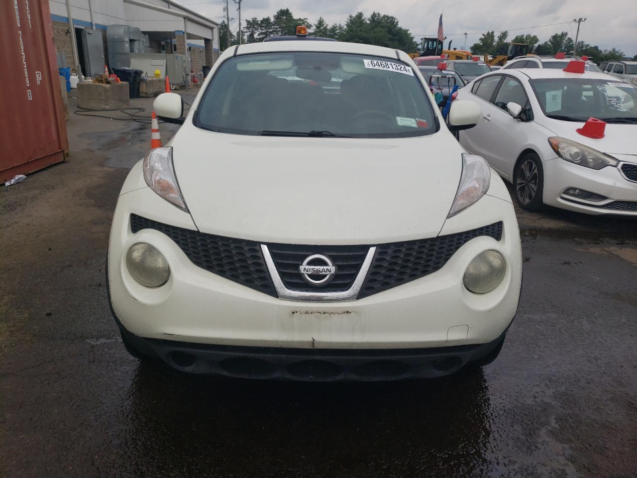 2011 Nissan Juke S VIN: JN8AF5MR8BT002318 Lot: 64681324