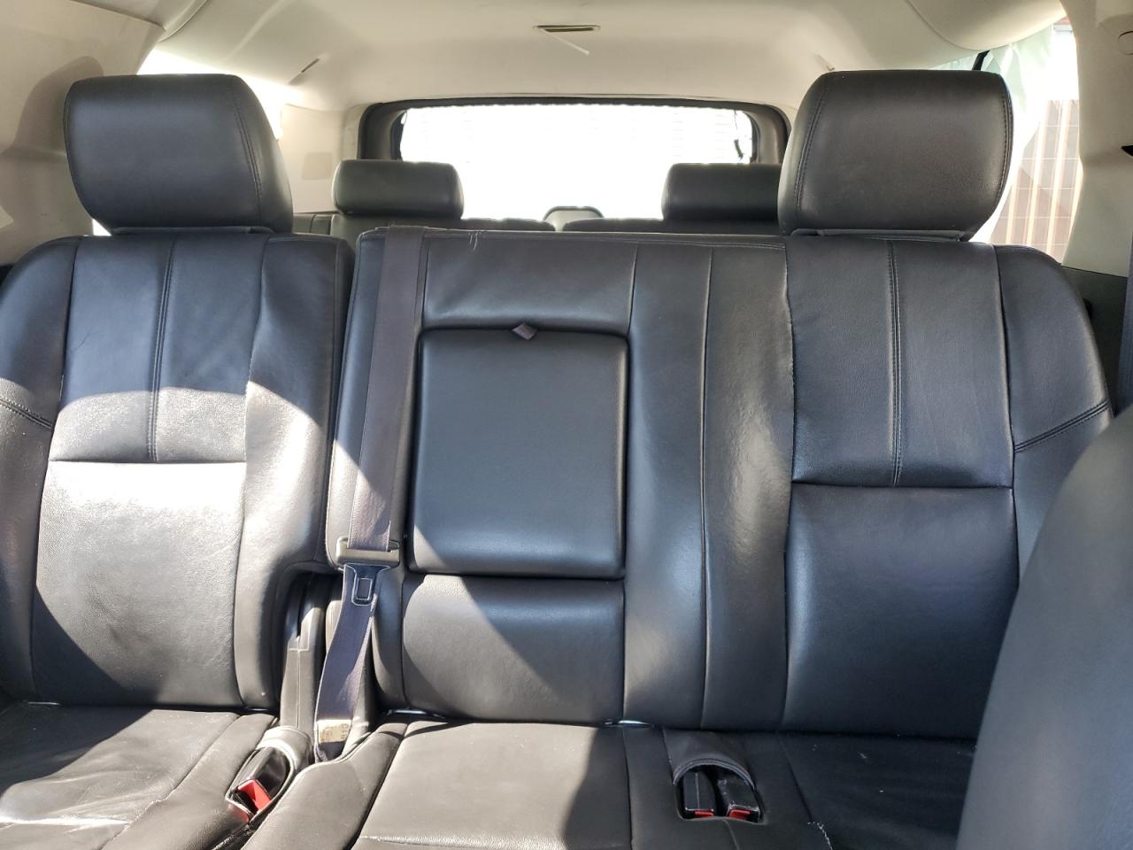 2014 Chevrolet Suburban - Image 10