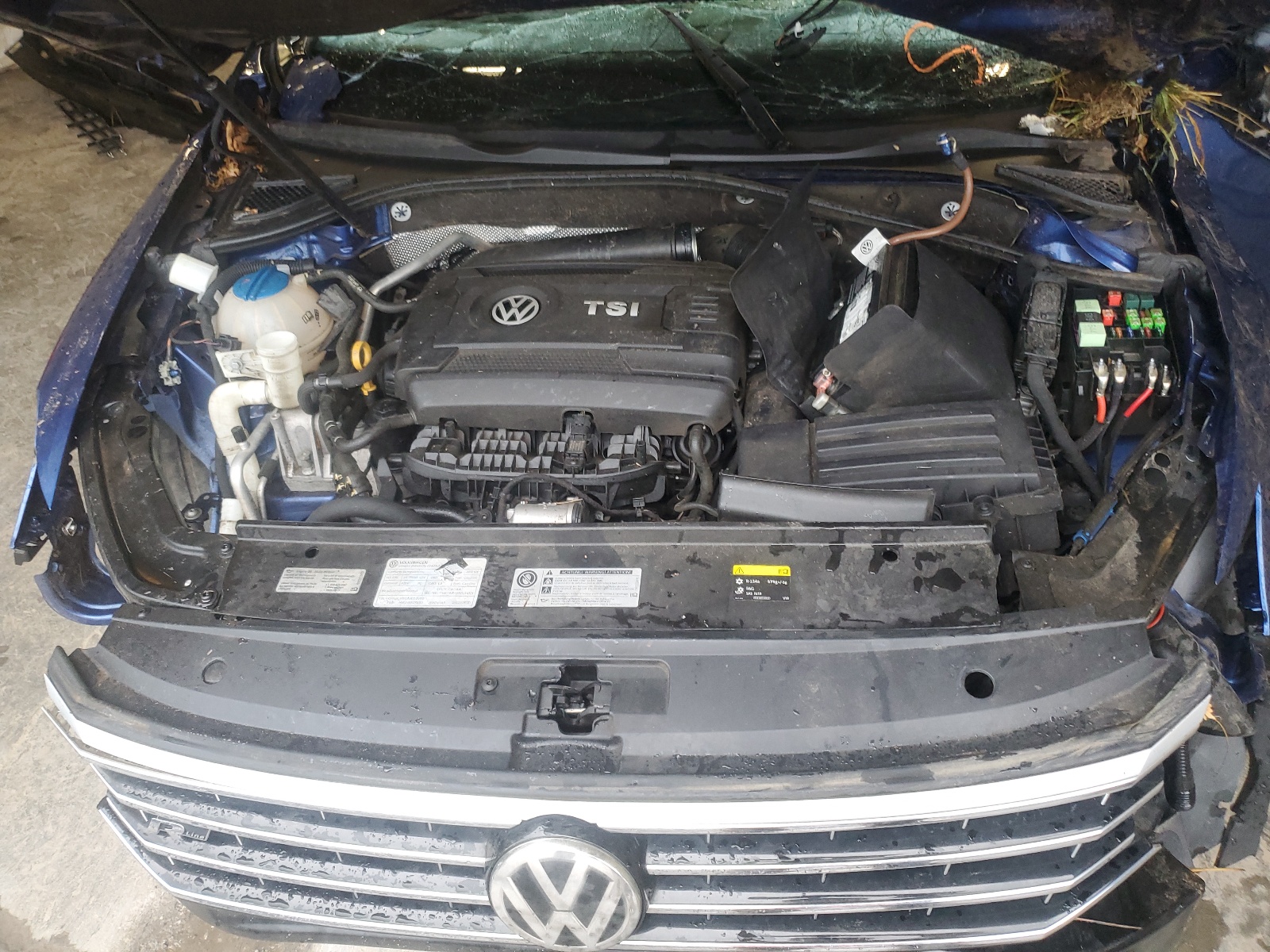 1VWDT7A32HC054367 2017 Volkswagen Passat R-Line