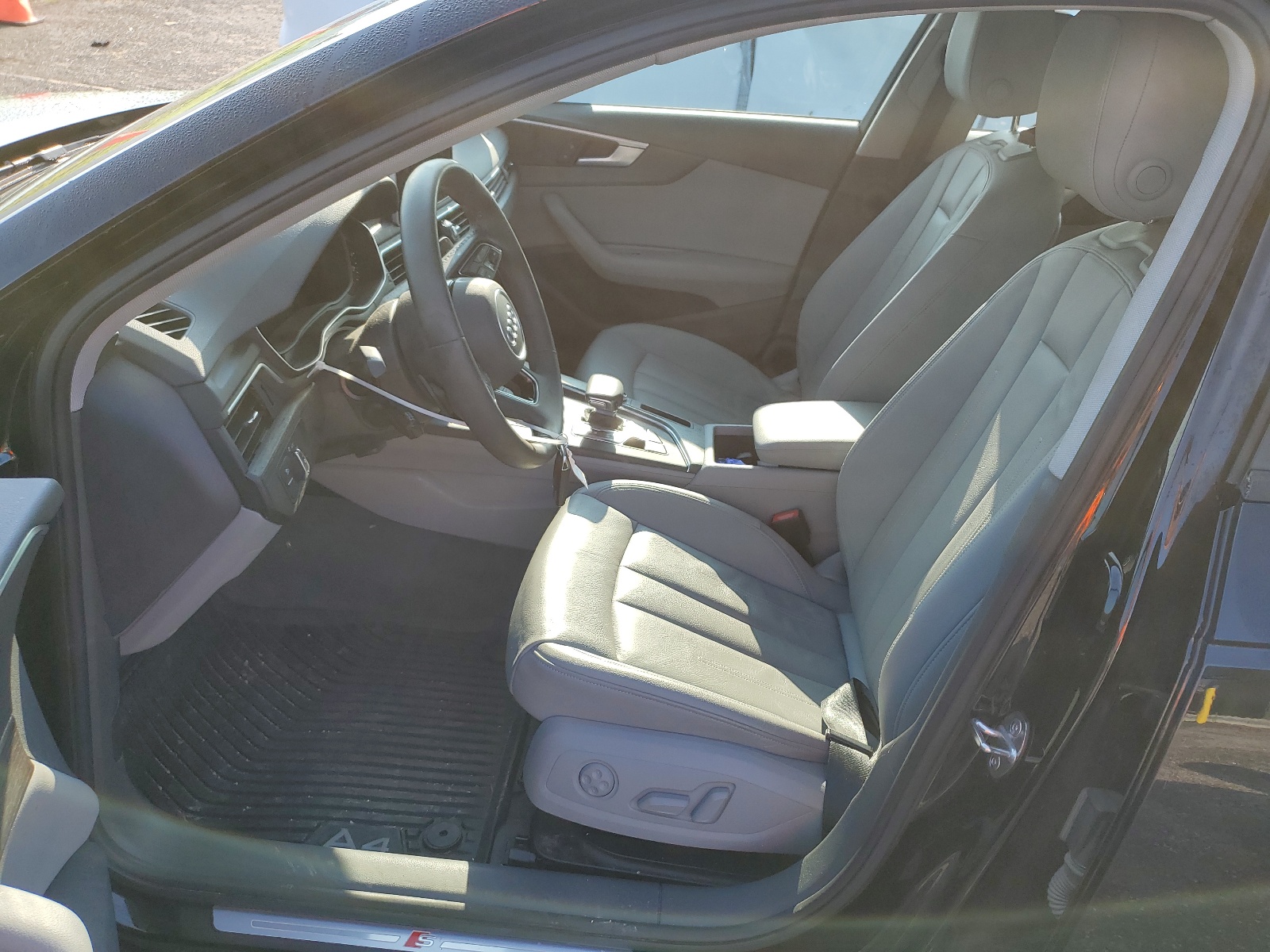 WAUDNAF42JN017287 2018 Audi A4 Premium