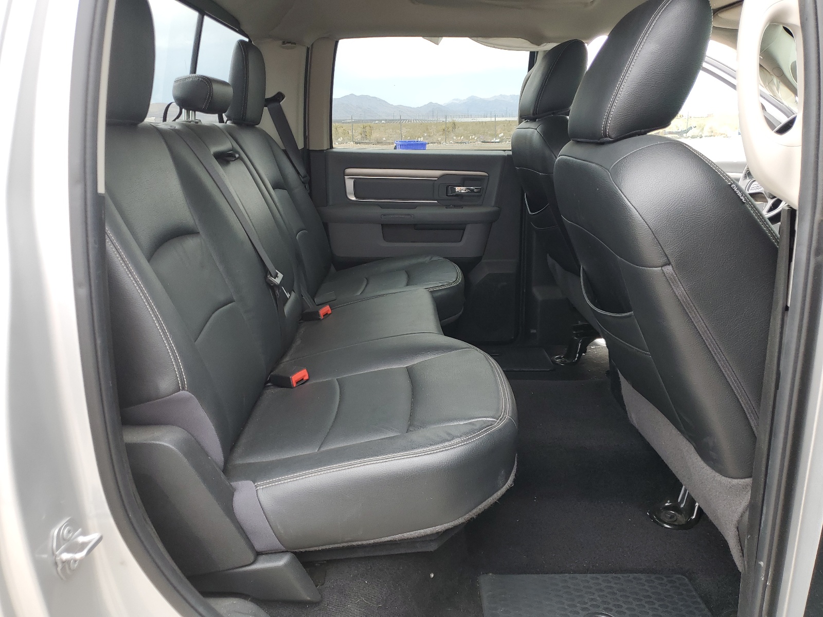 1C6RR7LG5HS632157 2017 Ram 1500 Slt