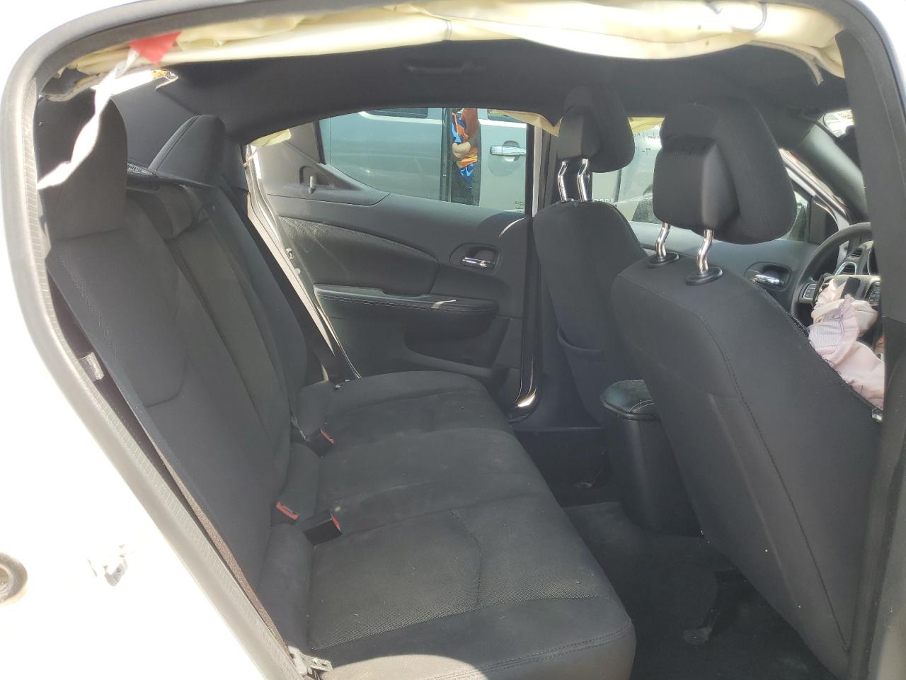 2014 Dodge Avenger - Image 10