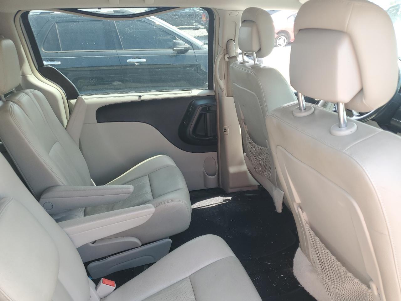 2015 Chrysler Town & Country Touring L VIN: 2C4RC1CG4FR554170 Lot: 61760214