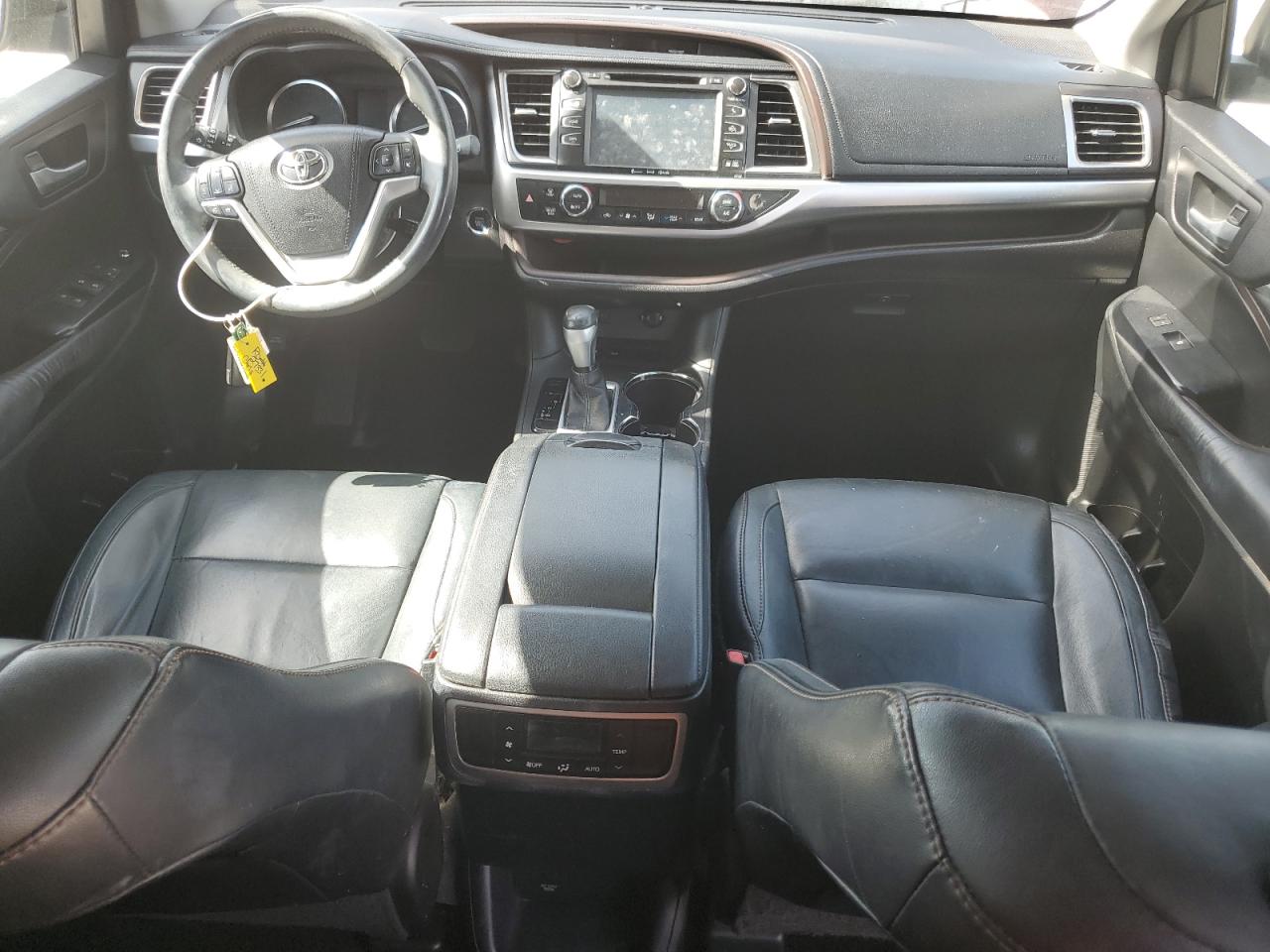 2016 Toyota Highlander Xle VIN: 5TDKKRFH4GS142475 Lot: 64811684