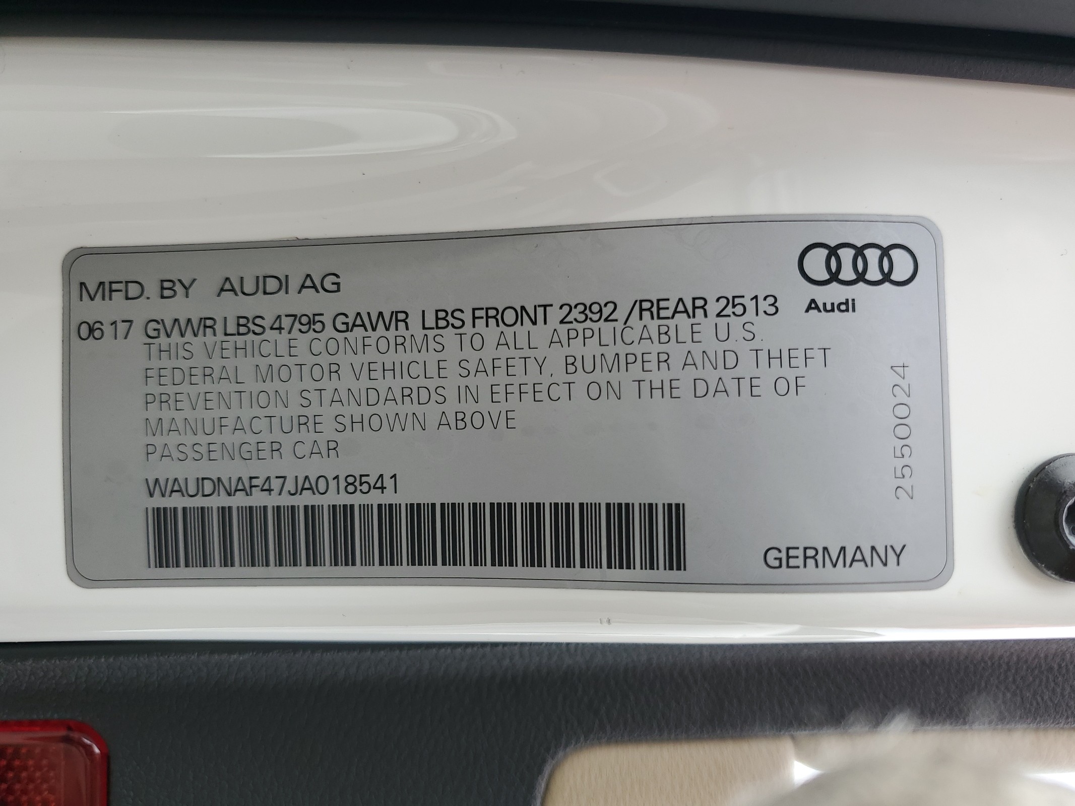 2018 Audi A4 Premium vin: WAUDNAF47JA018541