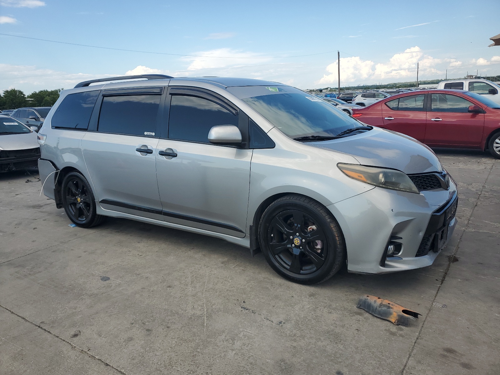 2018 Toyota Sienna Se vin: 5TDXZ3DC8JS943228