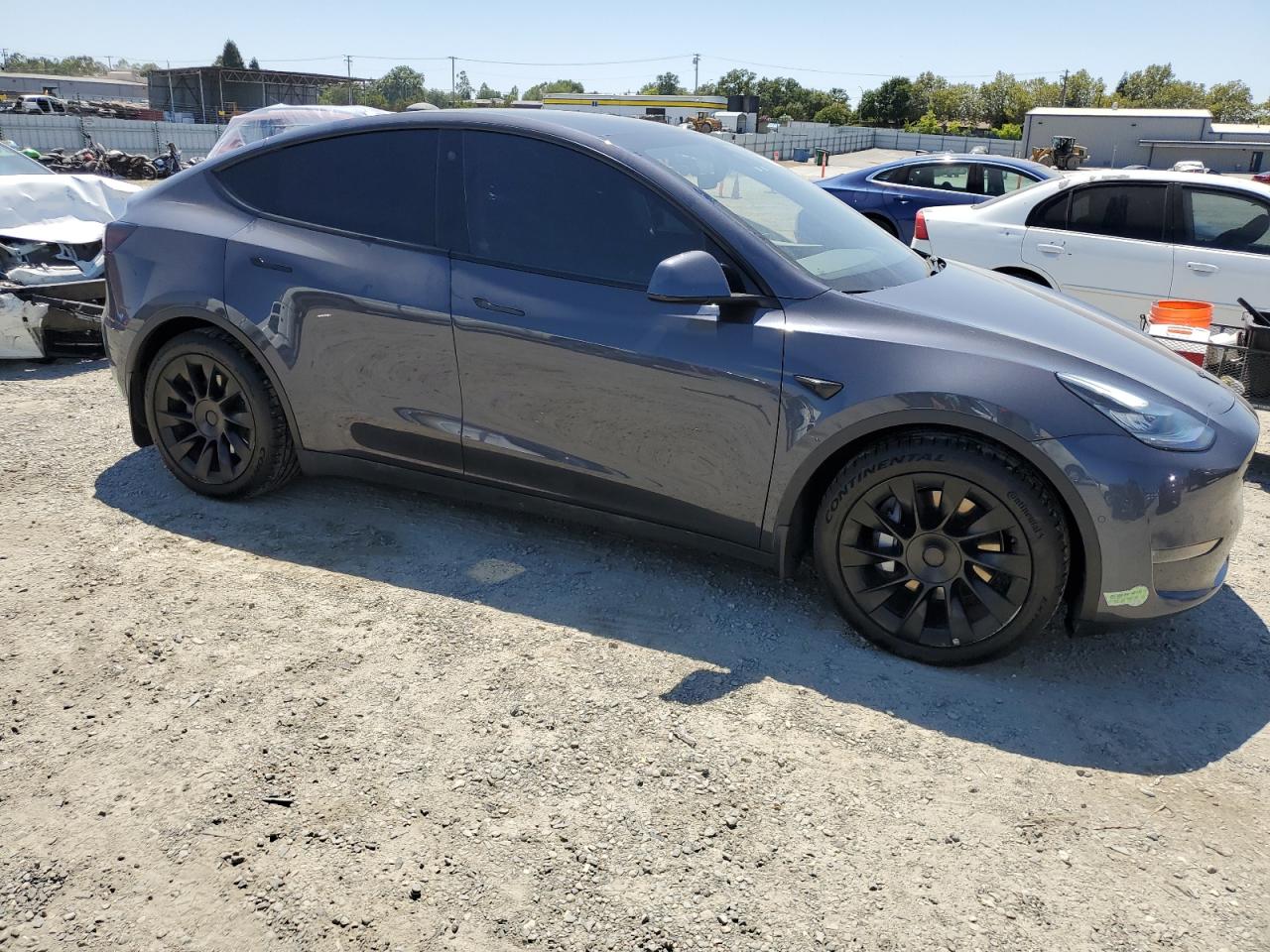 5YJYGAEE9MF285880 Tesla Model Y  4