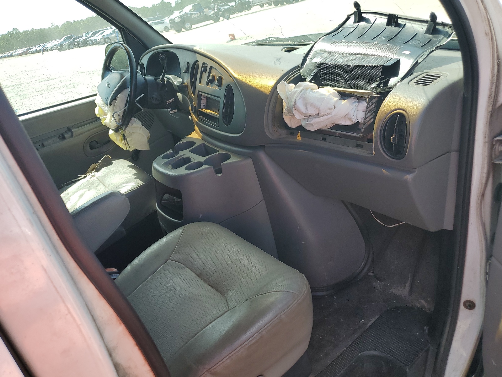 1FTNE24L81HA26355 2001 Ford Econoline E250 Van