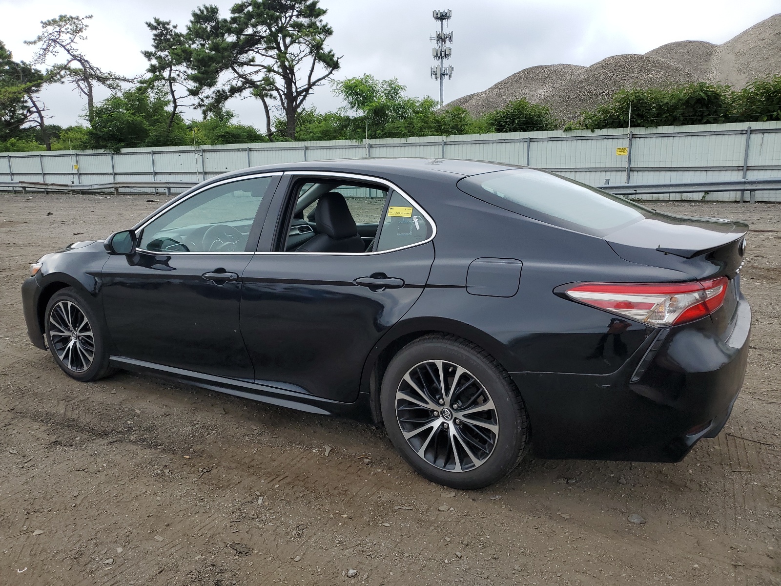 2018 Toyota Camry L vin: 4T1B11HK7JU087838