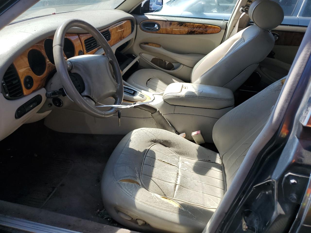 1998 Jaguar Xj8 VIN: SAJHX1241WC832797 Lot: 65301424