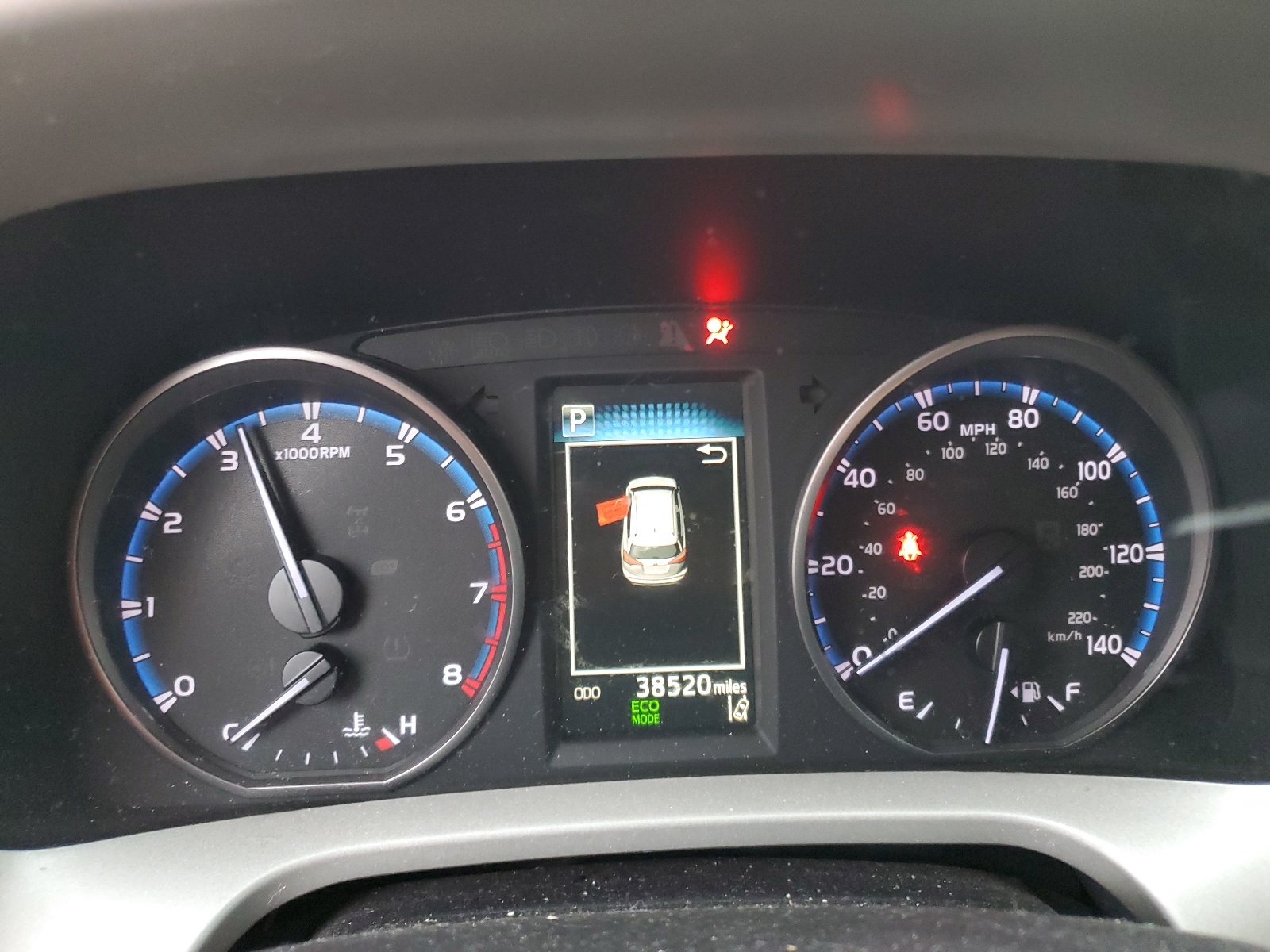 2T3BFREV1JW735146 2018 Toyota Rav4 Le