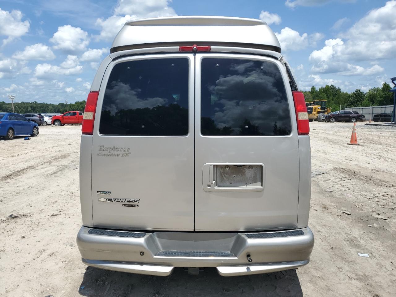 2010 Chevrolet Express G1500 4Lt VIN: 1GBUGEB40A1118270 Lot: 64068004