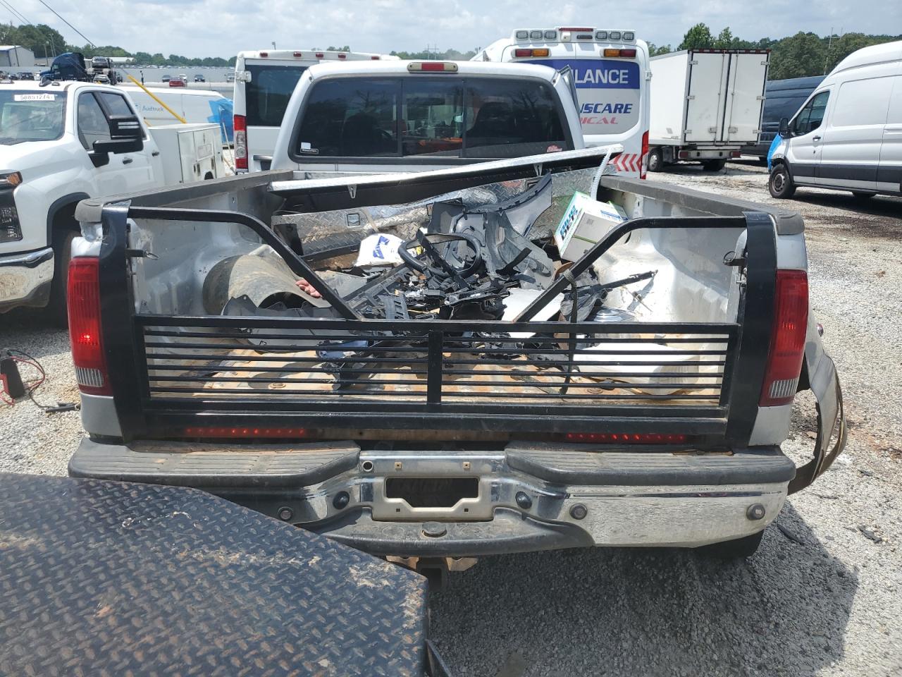 2002 Ford F350 Super Duty VIN: 1FTWW33F82EB36781 Lot: 63112564