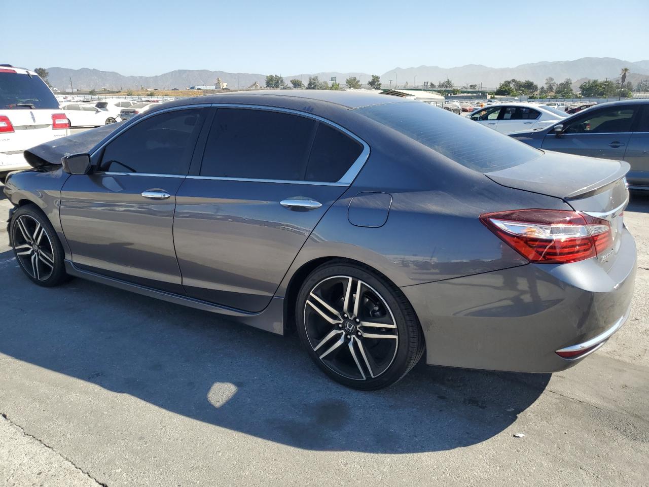 1HGCR2F57HA225797 2017 HONDA ACCORD - Image 2