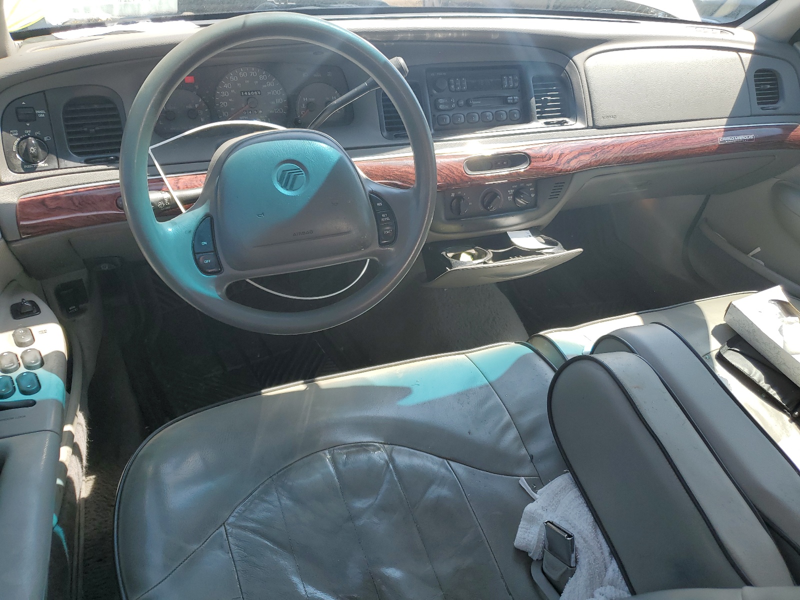 2MEFM74W1YX711174 2000 Mercury Grand Marquis Gs