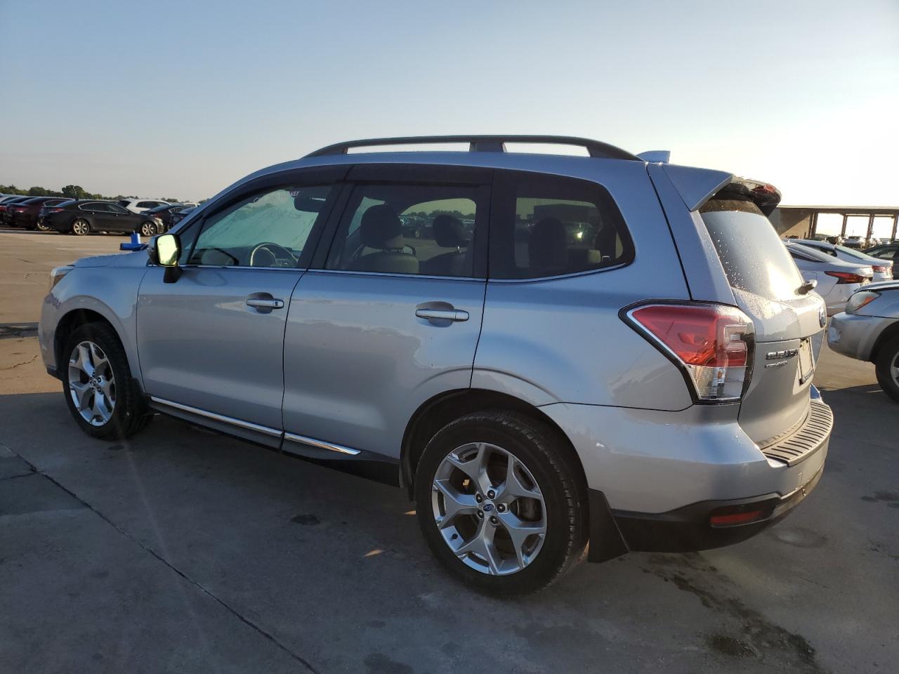 2018 Subaru Forester 2.5I Touring VIN: JF2SJAWC1JH405527 Lot: 62130134