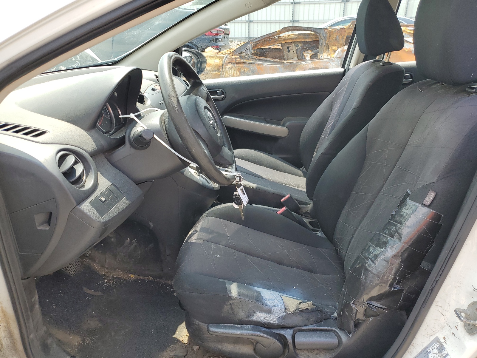 JM1DE1KY2E0188118 2014 Mazda Mazda2 Sport