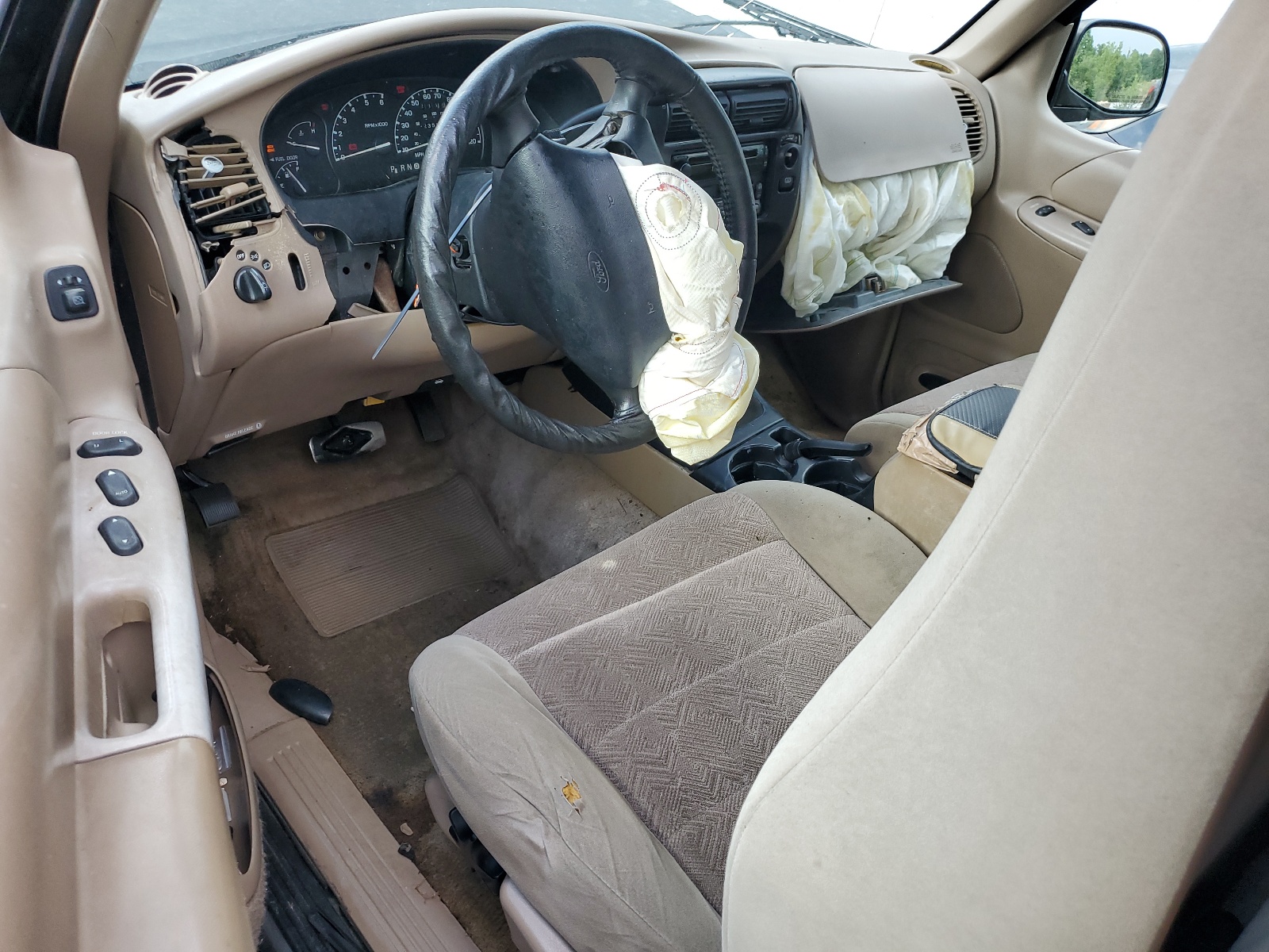 1FMYU60E7YUA49394 2000 Ford Explorer Sport