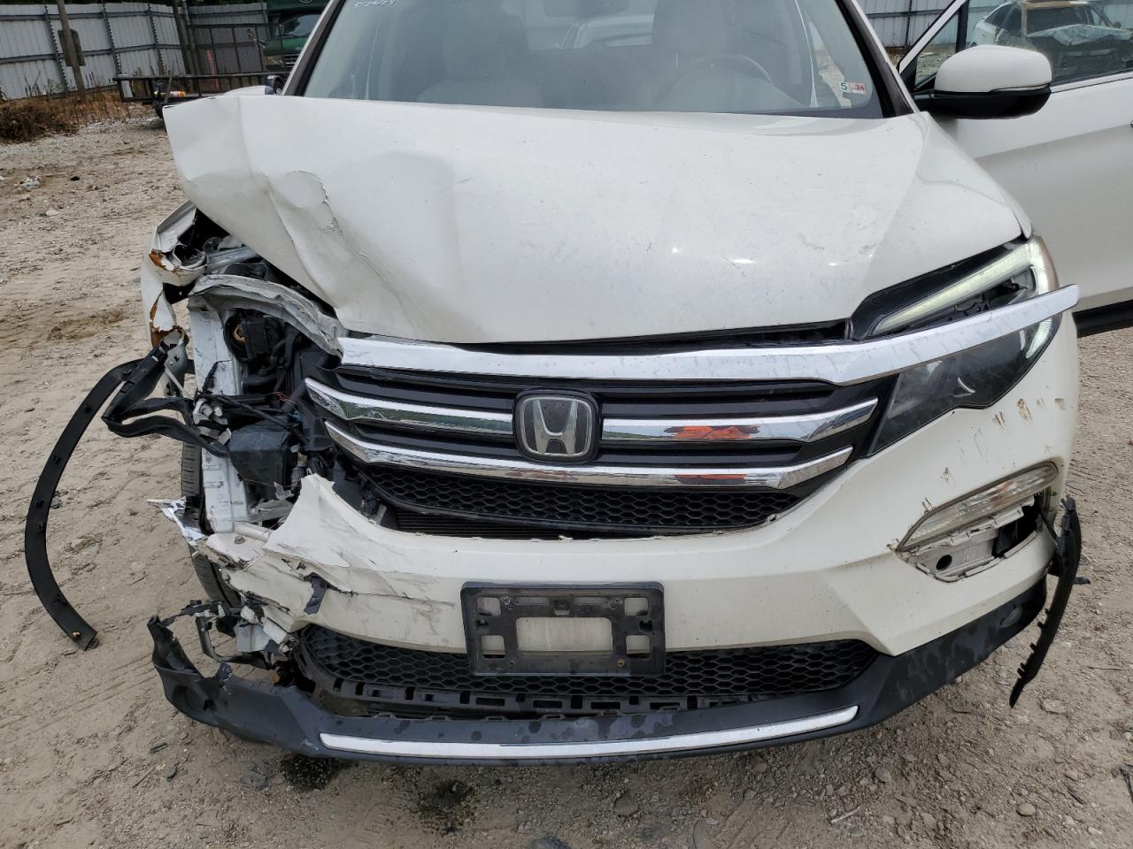 2017 Honda Pilot Touring VIN: 5FNYF5H92HB029255 Lot: 61449214