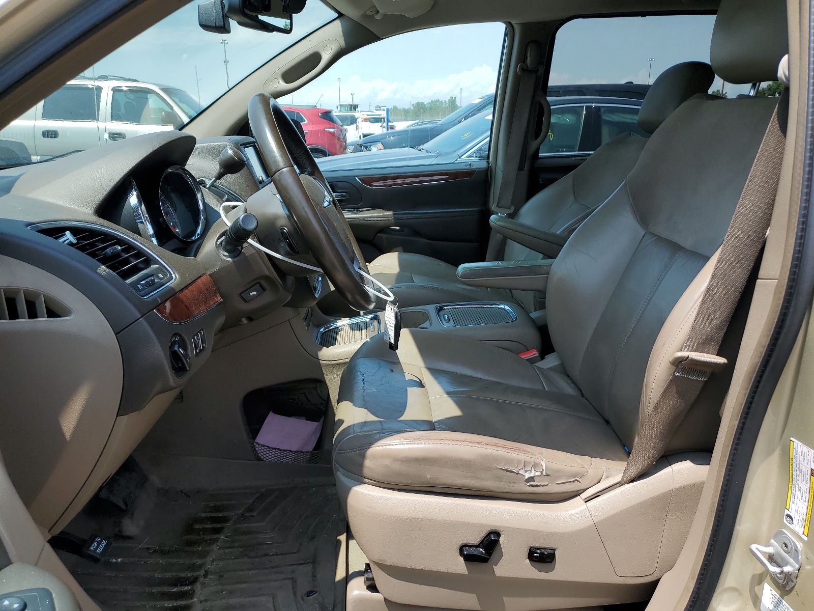 2A4RR6DG8BR760414 2011 Chrysler Town & Country Limited