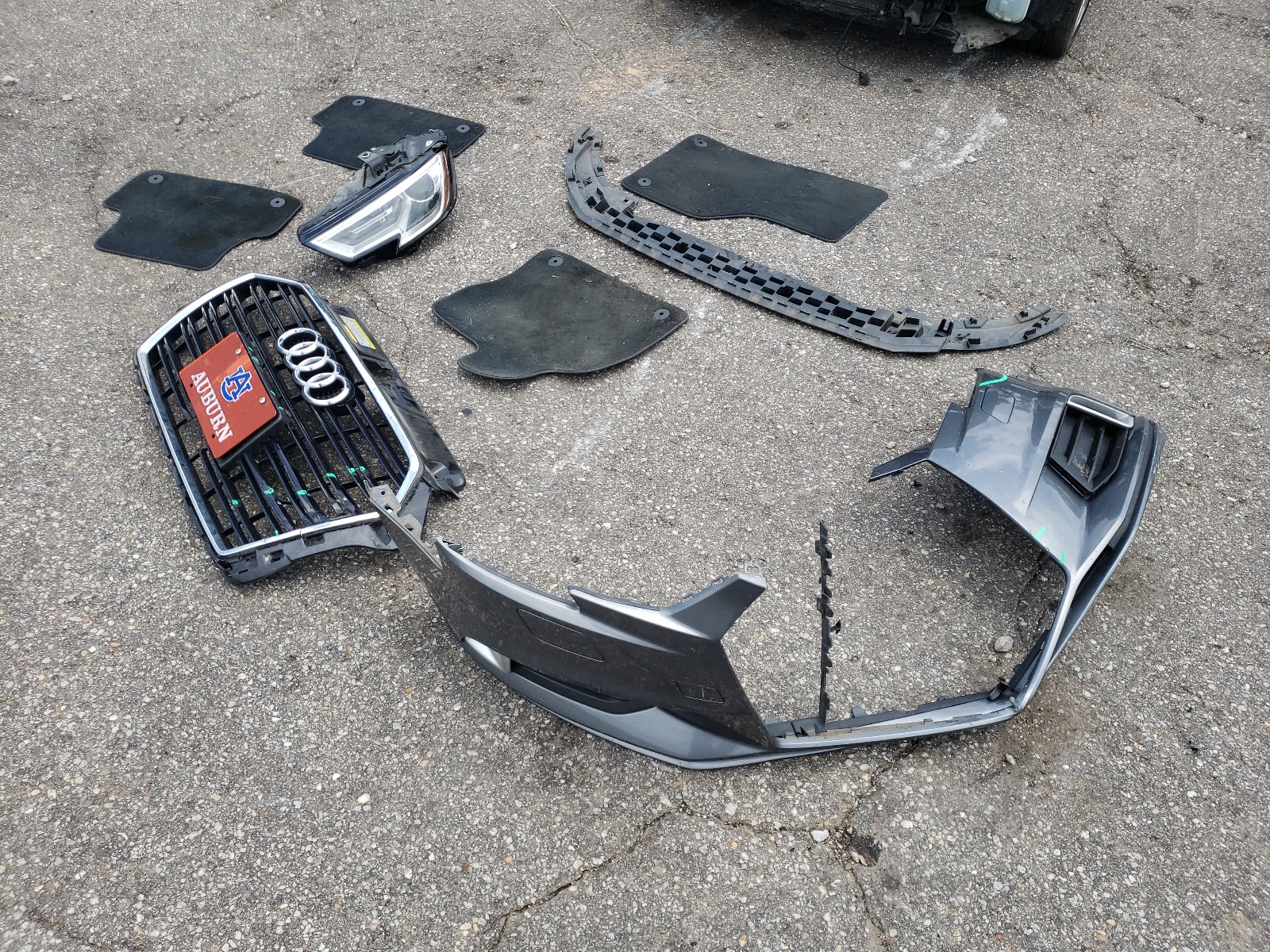 WAUAUHFF9J1048592 2018 Audi A3 Premium