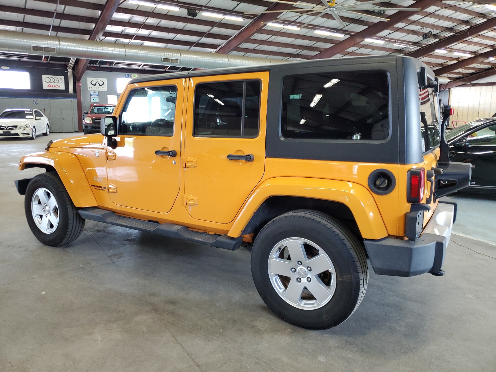 2012 Jeep Wrangler Unlimited Sahara vin: 1C4BJWEG2CL125597