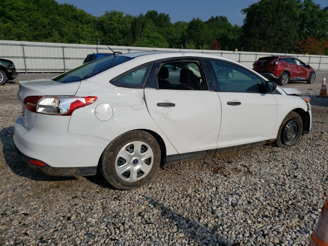 2016 Ford Focus S vin: 1FADP3E28GL336695