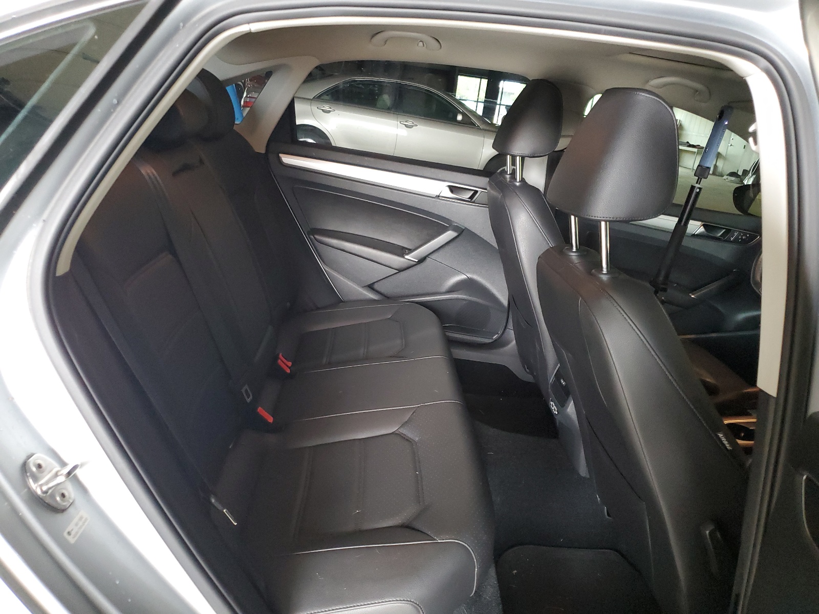 1VWLA7A36KC011353 2019 Volkswagen Passat Wolfsburg