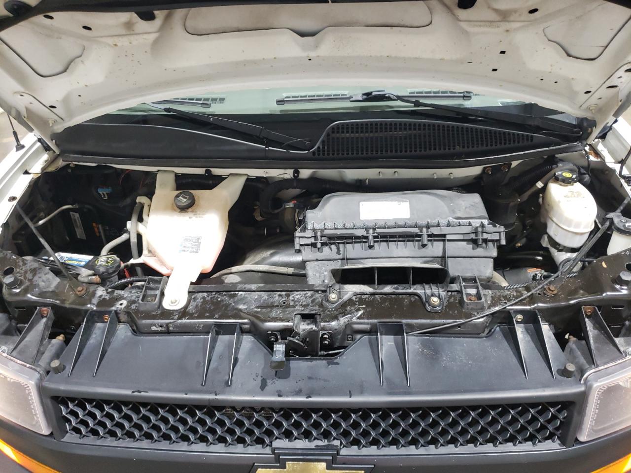 2018 Chevrolet Express - Image 12