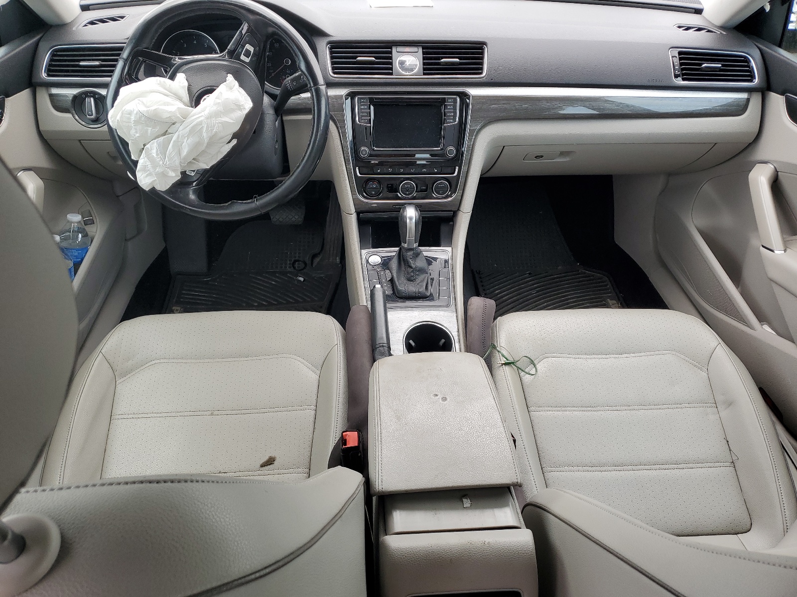 1VWBT7A33HC068303 2017 Volkswagen Passat Se