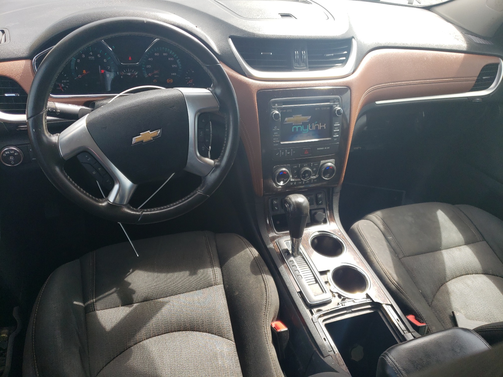 1GNKRHKD8FJ166015 2015 Chevrolet Traverse Lt