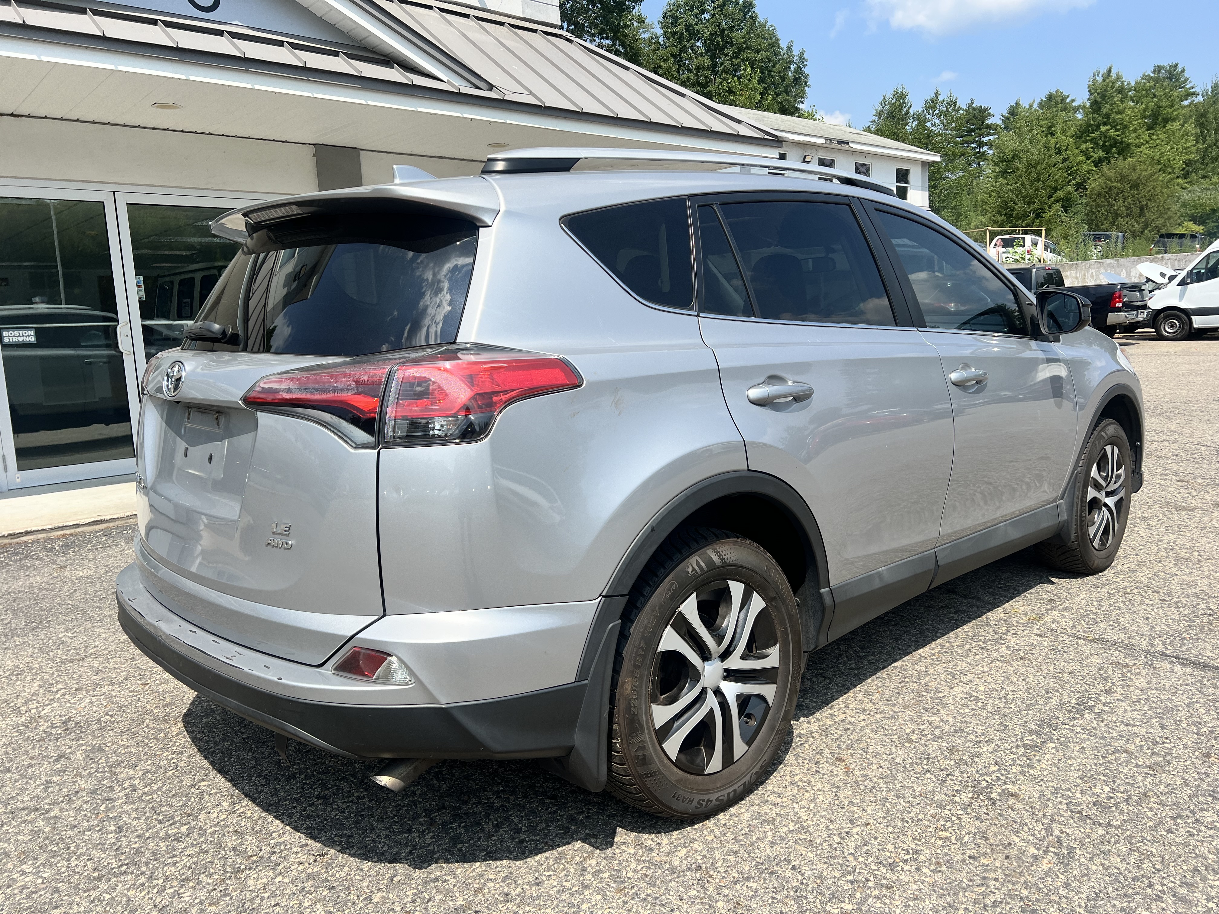 2016 Toyota Rav4 Le vin: 2T3BFREV3GW516858