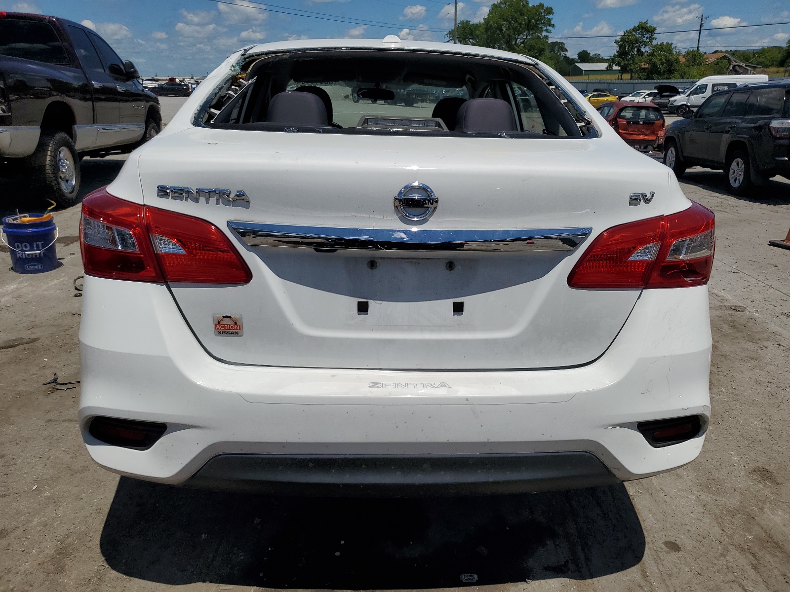 2018 Nissan Sentra S vin: 3N1AB7AP5JL621857