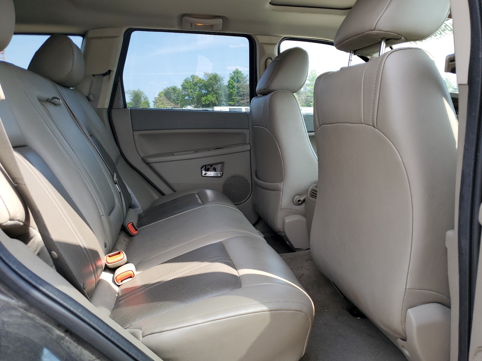 1J4HR58N35C714744 2005 Jeep Grand Cherokee Limited