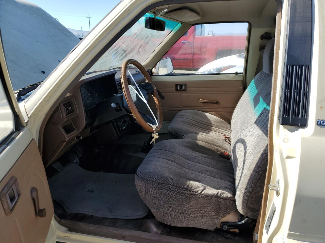 1984 Toyota Pickup 1/2 Ton Rn50 VIN: JT4RN50R9E0011011 Lot: 64481064