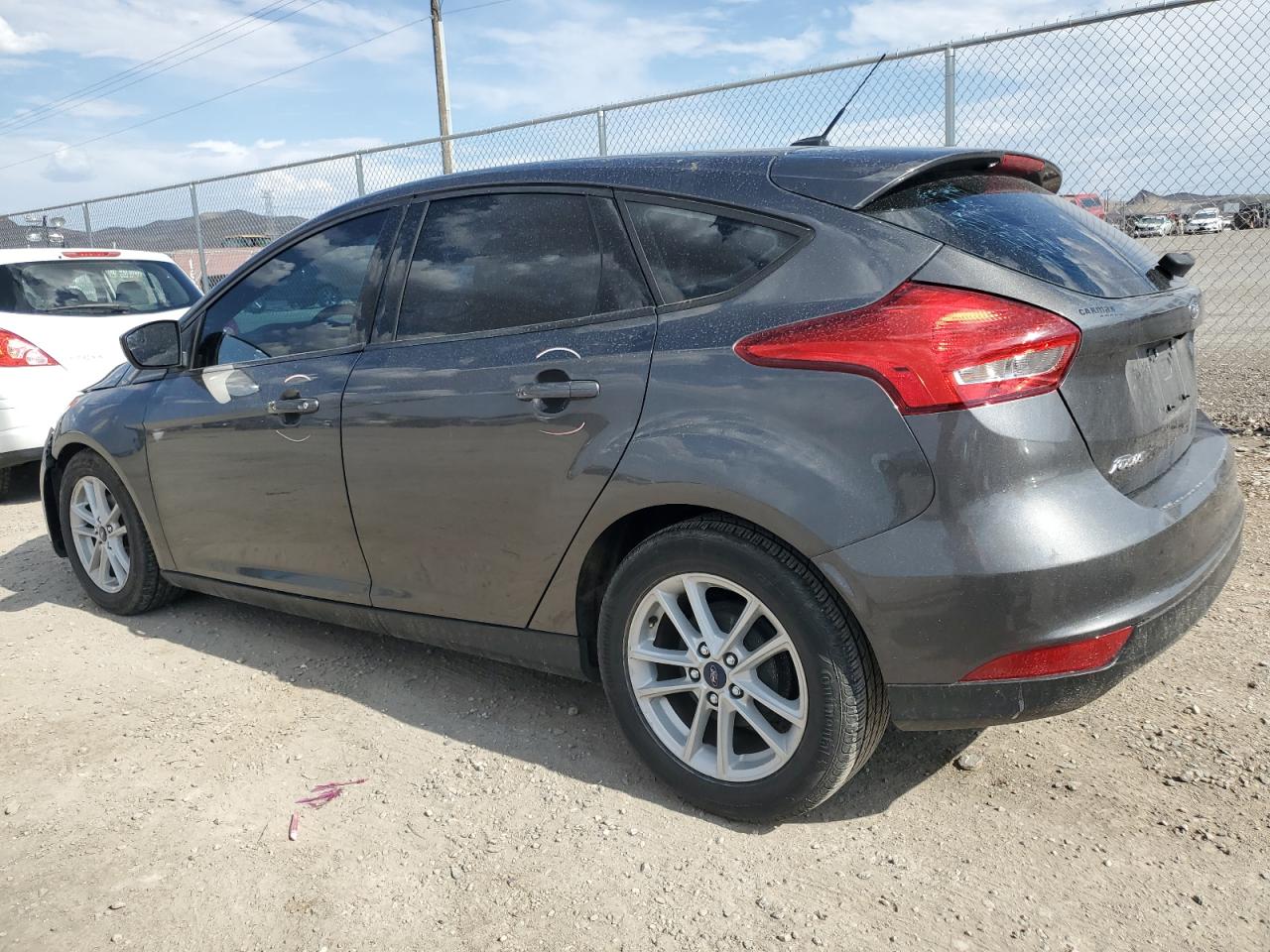 1FADP3K21JL260717 2018 FORD FOCUS - Image 2