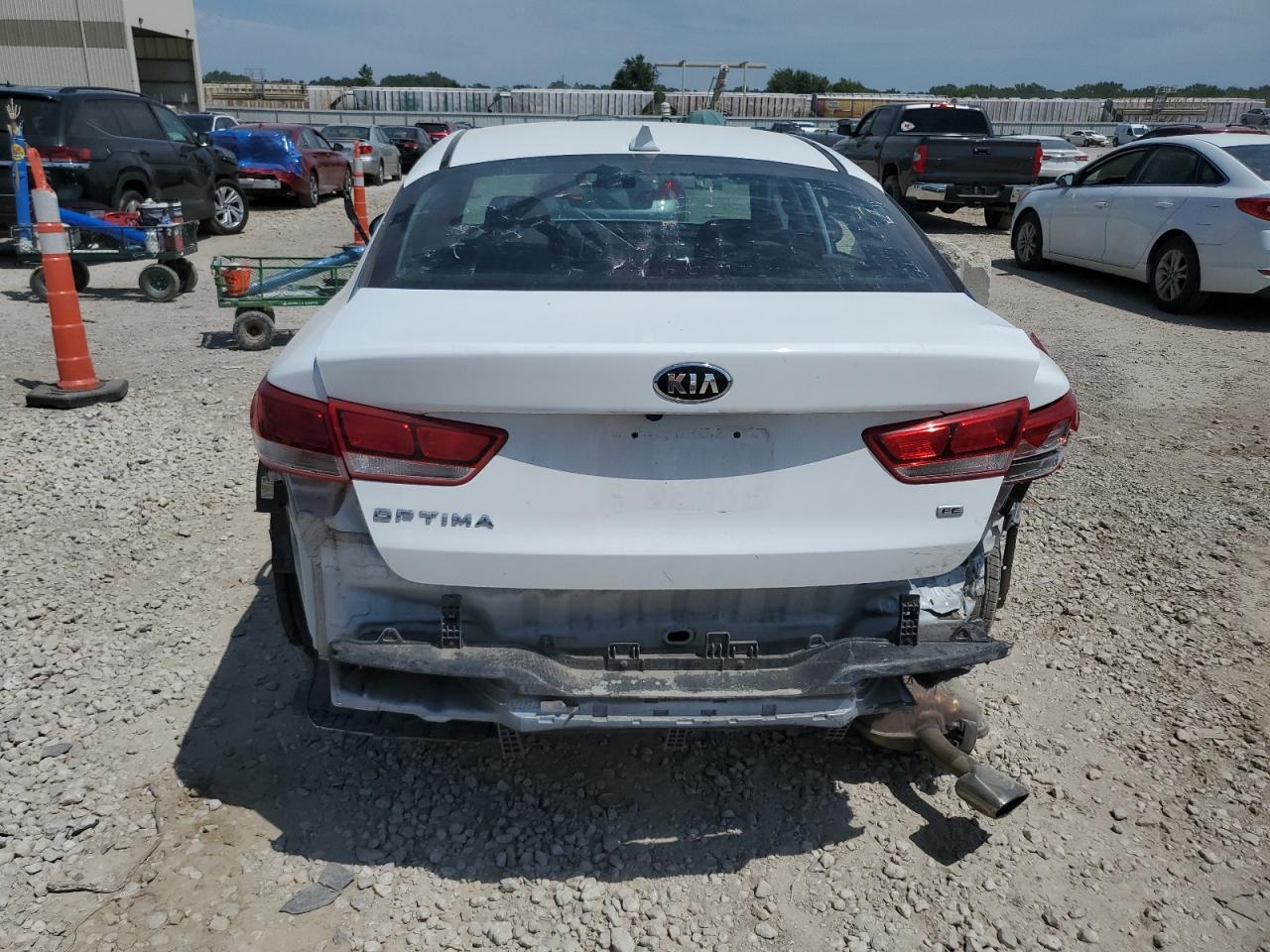 5XXGT4L38LG390318 2020 Kia Optima Lx