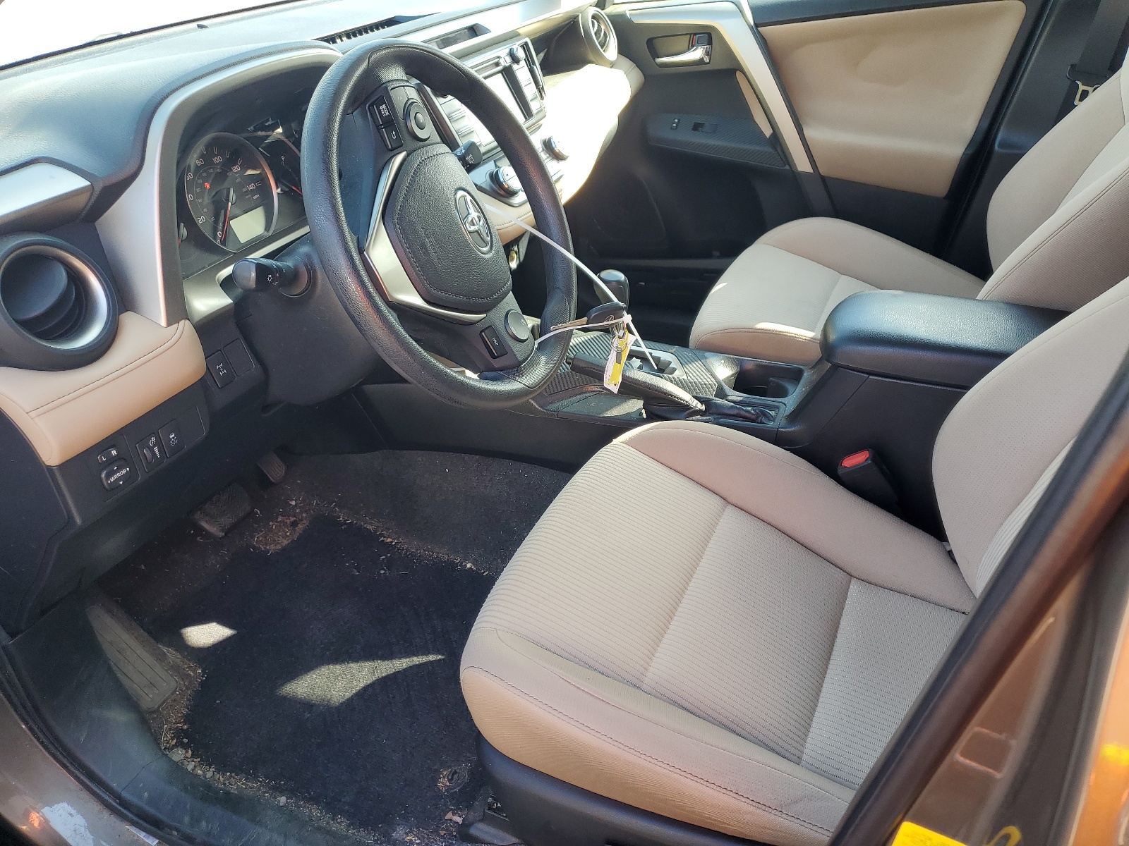 2T3RFREV9FW302275 2015 Toyota Rav4 Xle