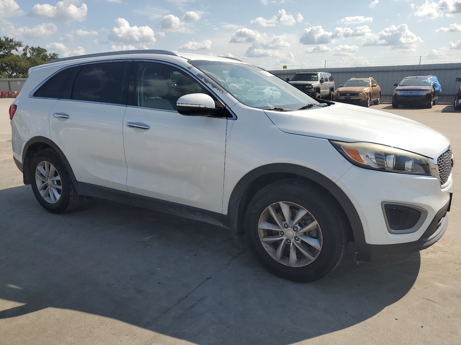 2016 Kia Sorento Lx vin: 5XYPG4A30GG049570