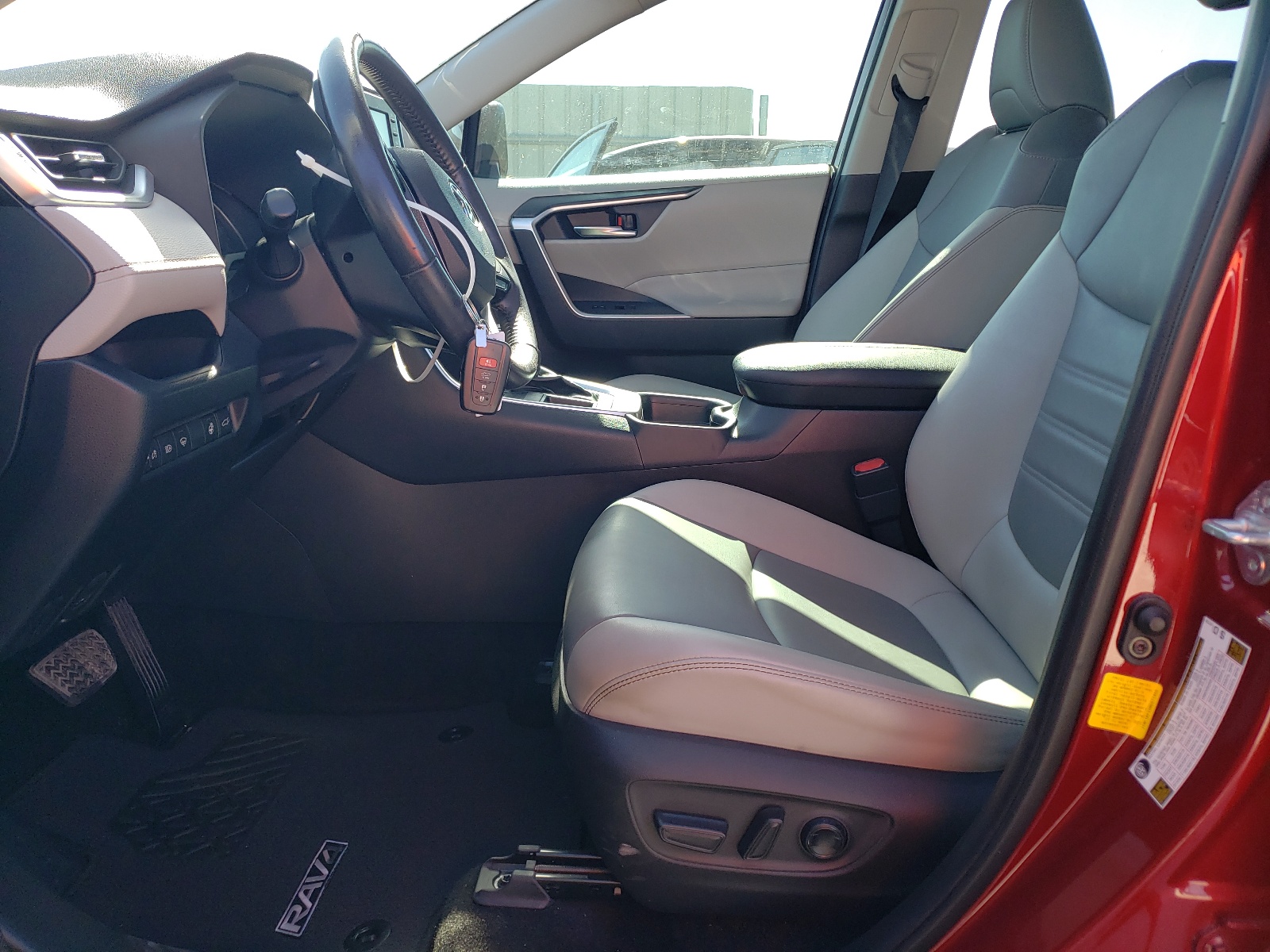 JTMC1RFV5MD072456 2021 Toyota Rav4 Xle Premium