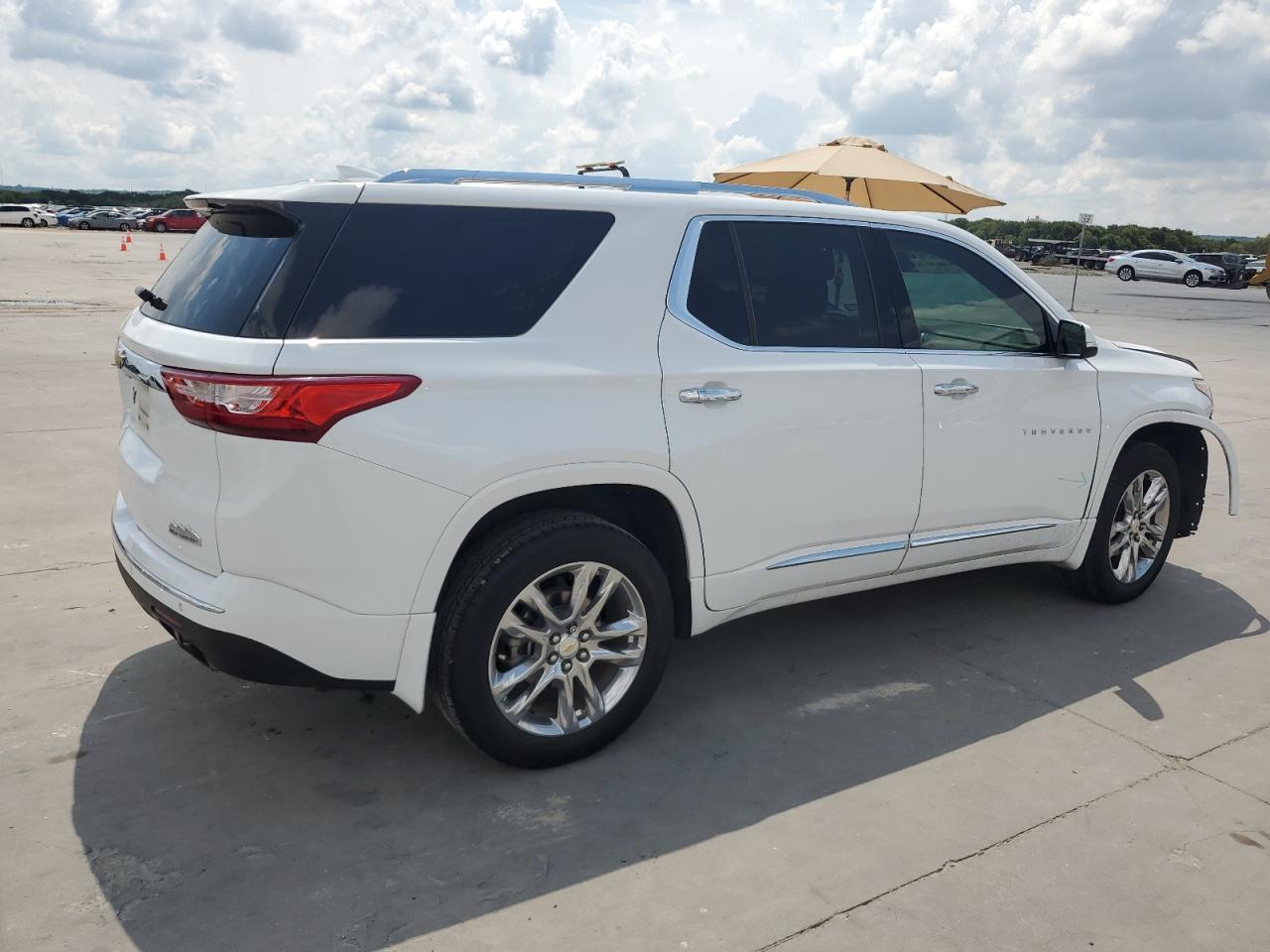 VIN 1GNERNKWXKJ318335 2019 CHEVROLET TRAVERSE no.3