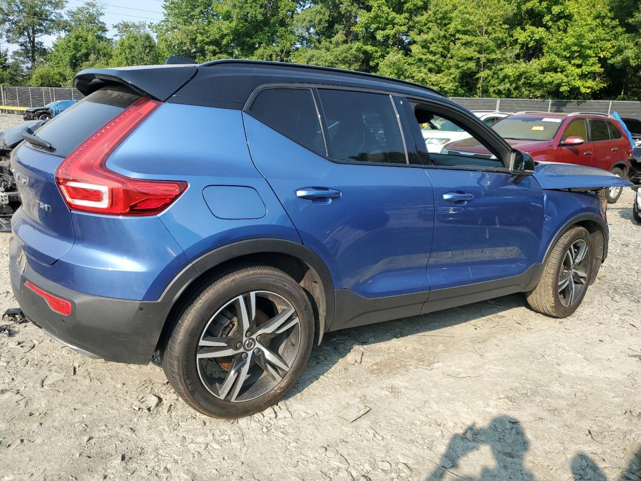 2019 Volvo Xc40 T5 R-Design VIN: YV4162UM8K2069812 Lot: 64966874