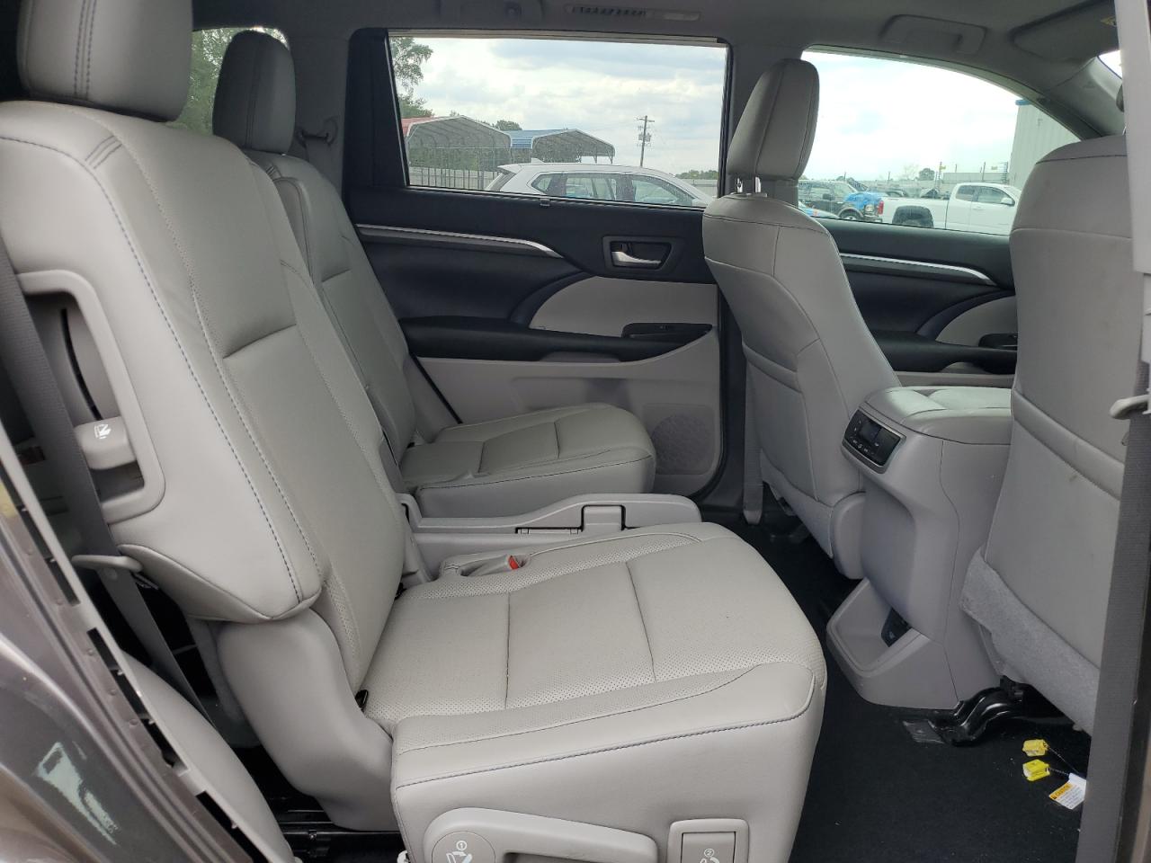 2019 Toyota Highlander Limited VIN: 5TDYZRFH5KS329996 Lot: 62038864