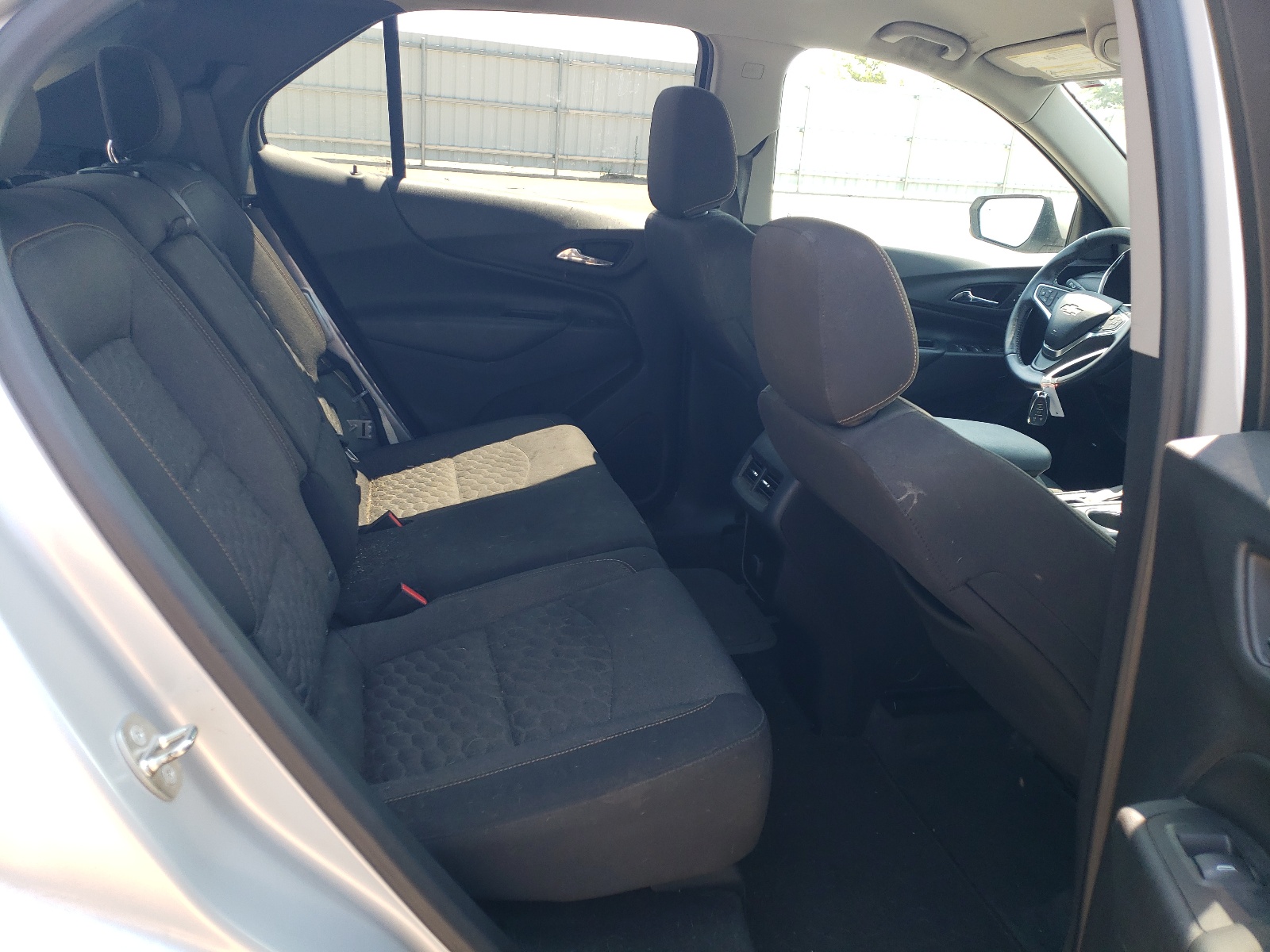 2GNAXJEV2J6300052 2018 Chevrolet Equinox Lt