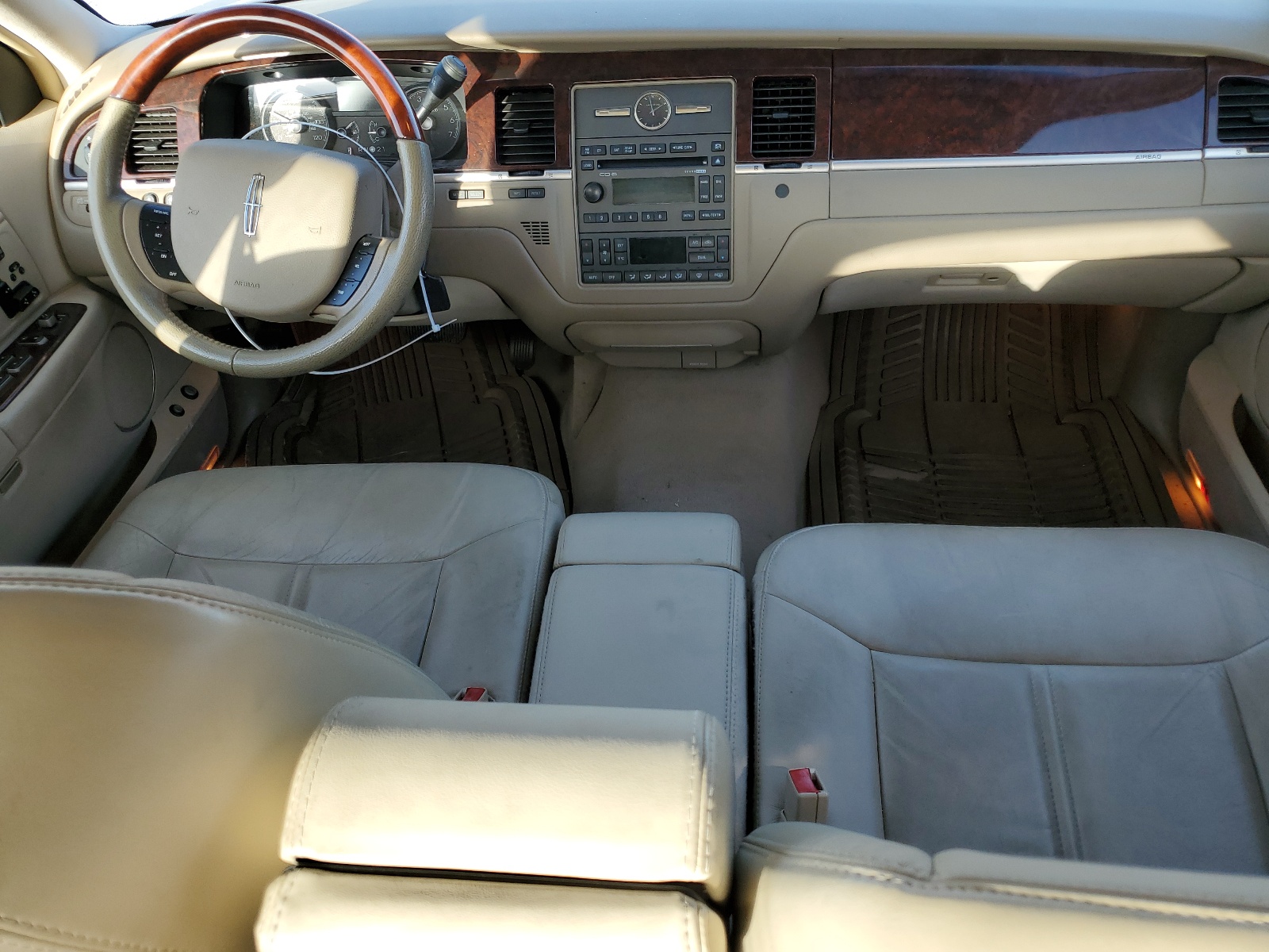 1LNHM82W97Y637628 2007 Lincoln Town Car Signature Limited