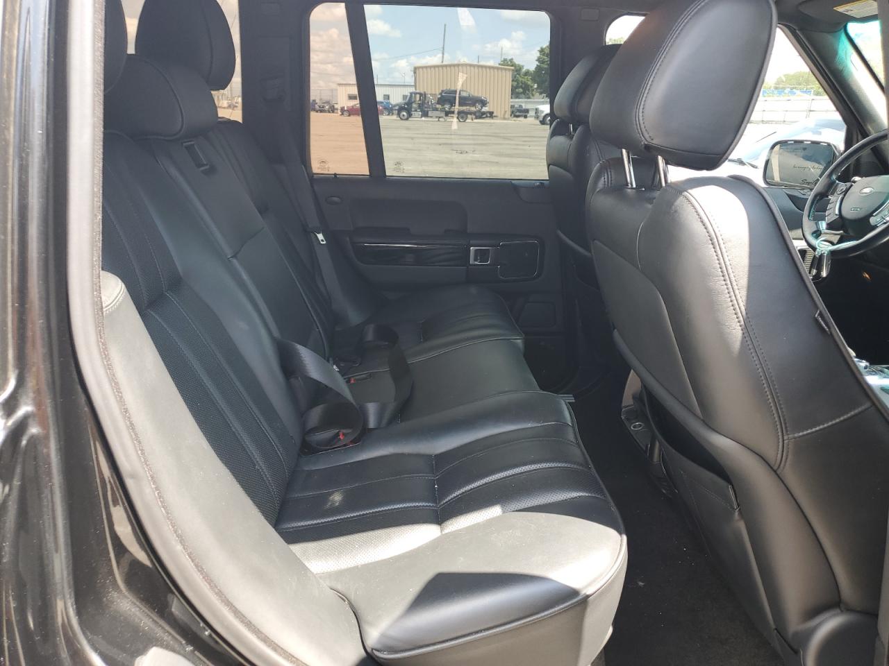 2011 Land Rover Range Rover Hse Luxury VIN: SALMF1D44BA329390 Lot: 61725304