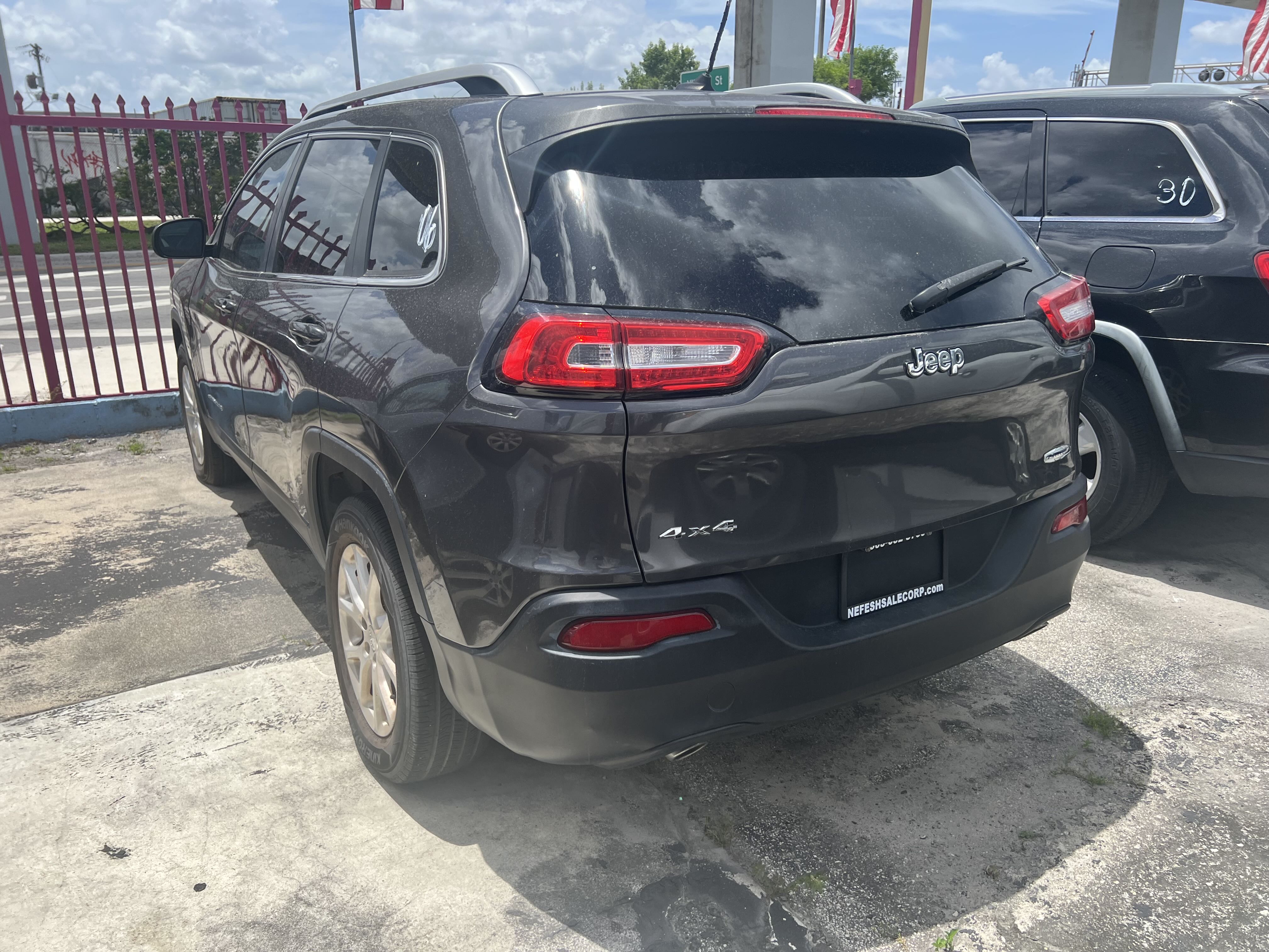 2014 Jeep Cherokee Latitude vin: 1C4PJMCS8EW138261