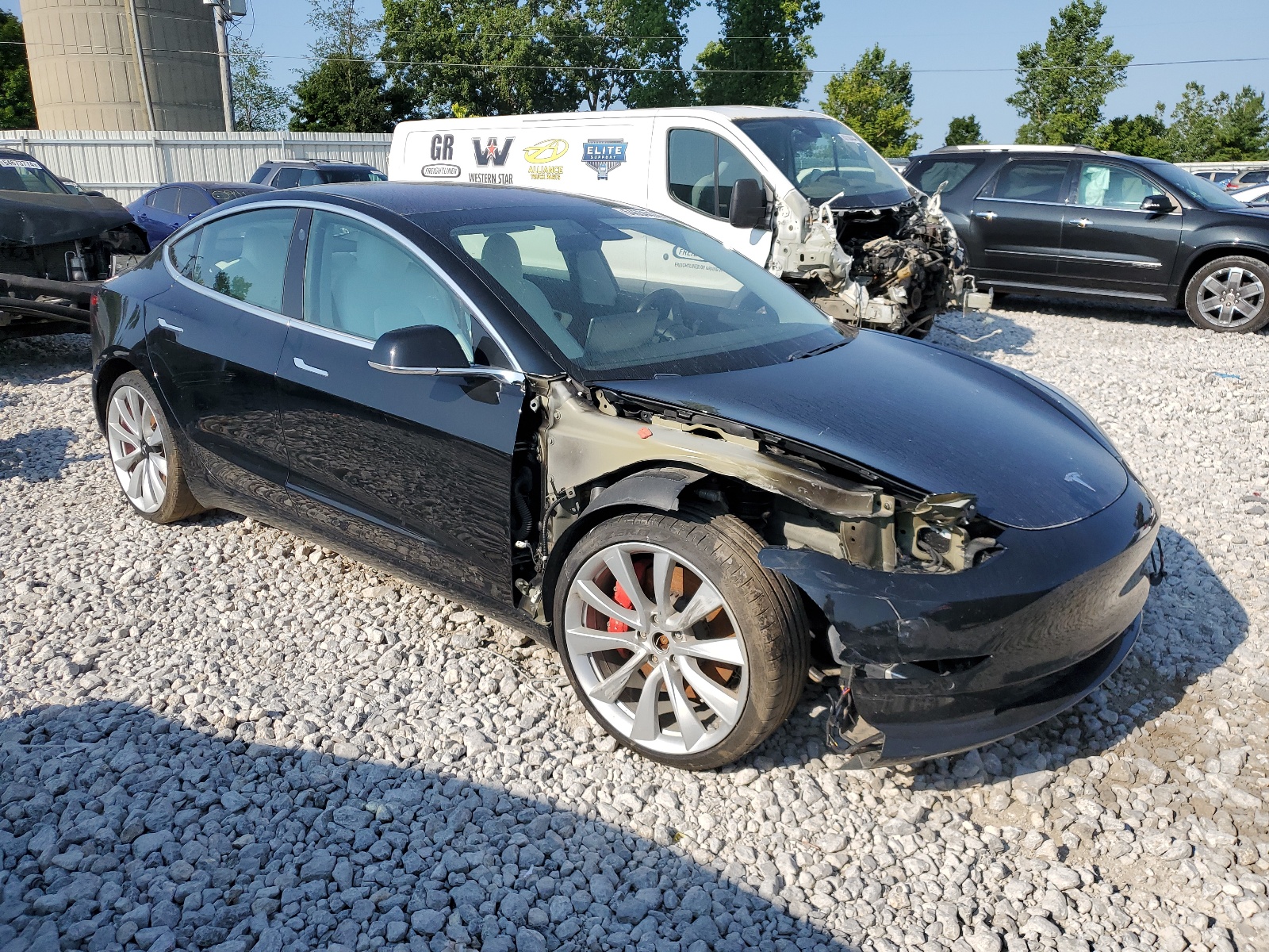 2018 Tesla Model 3 vin: 5YJ3E1EB4JF081859