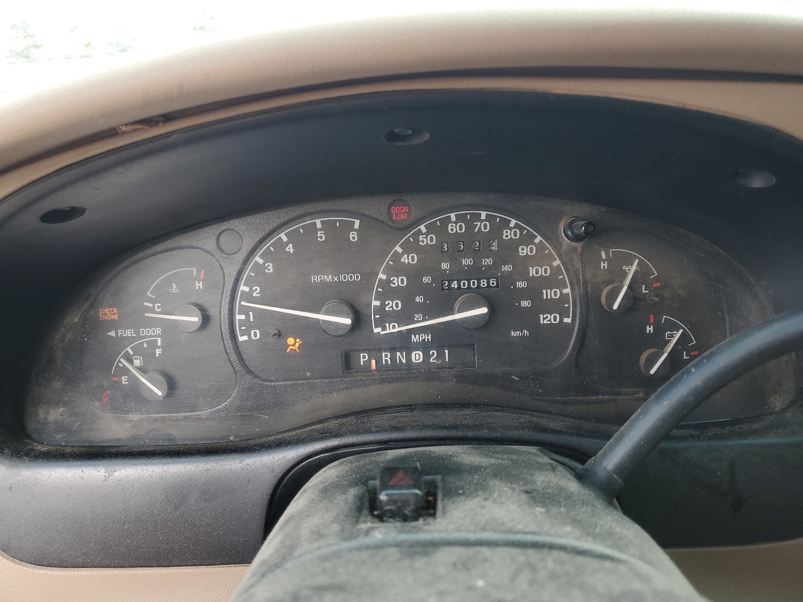 1FMZU72X6YZA19976 2000 Ford Explorer Xls