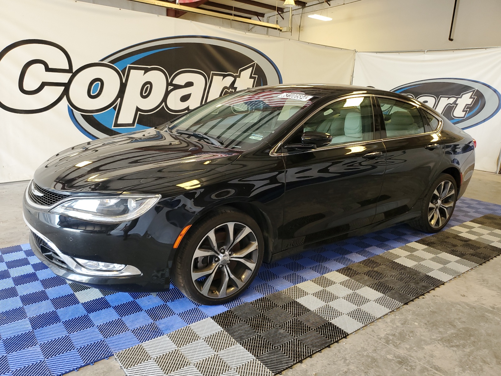 2015 Chrysler 200 C vin: 1C3CCCCG2FN572606